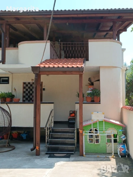 Продава се къща с гараж , снимка 1
