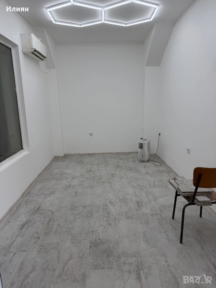 Офис, снимка 1