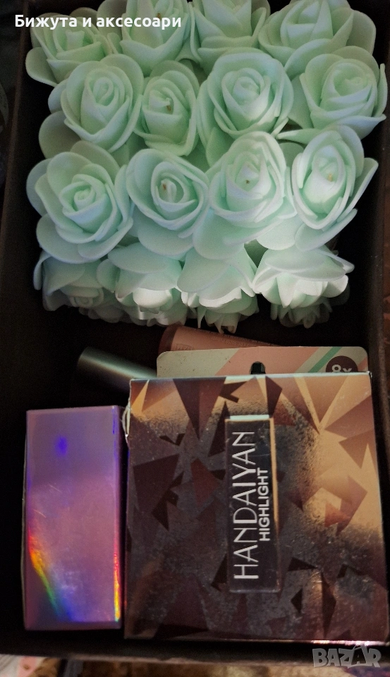 Подаръчна кутия с рози и козметика, снимка 1