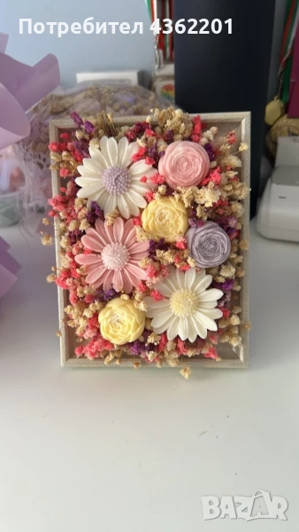 Рамка с цветя от соев восък, снимка 1