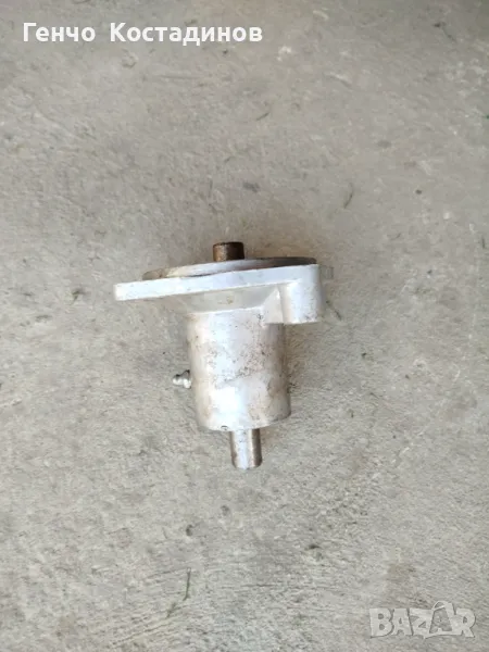 Продавам тяло за водна помпа за ВАЗ , с ос и лагери - нова, снимка 1