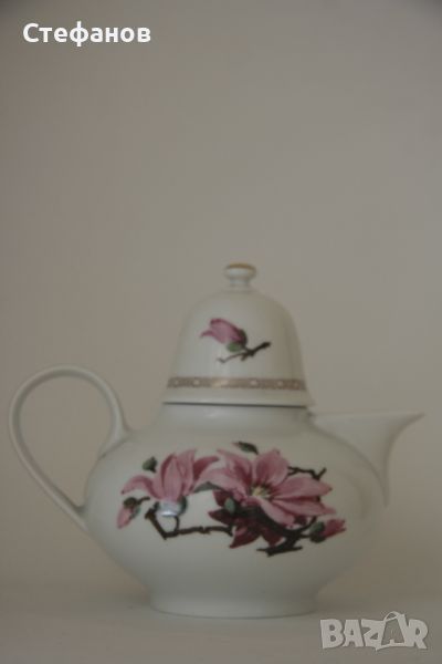 Стар порцеланов чайник с позлата, Ханеберг 1777 ГДР /Henneberg 1777 GDR, снимка 1