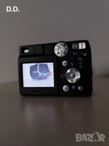 Дигитален фотоапарат Nikon Coopix 7600, снимка 2 - Фотоапарати - 52996894