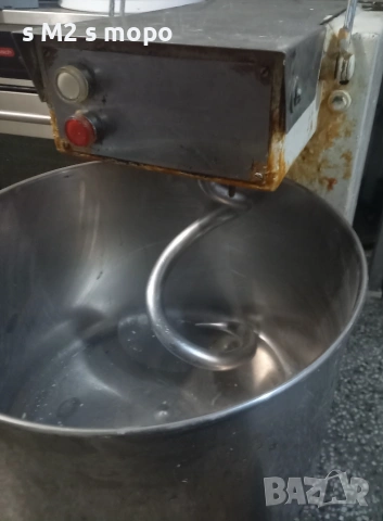 Професионална тестомесачка трифазна, 2kW., снимка 4 - Обзавеждане на кухня - 54071189