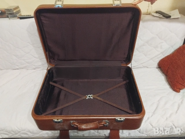 НОВ  голям ретро Куфар с ключ към него!  Отличен!, снимка 4 - Куфари - 53179223