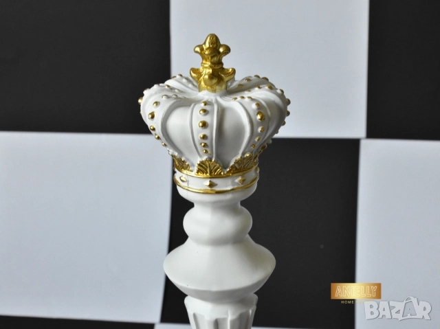 Шахматна Фигура Цар / Бяла Статуетка Изработена от Смола / Цвят Бял Мат и Златни Акценти 39 x 12 см., снимка 3 - Статуетки - 52395512