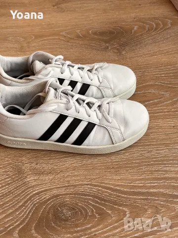 Оригинални дамски бели маратонки Adidas, снимка 1 - Маратонки - 47062919