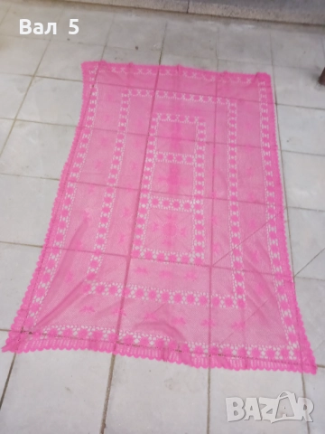 Голяма плетена на една кука покривка за маса 120 / 190 см