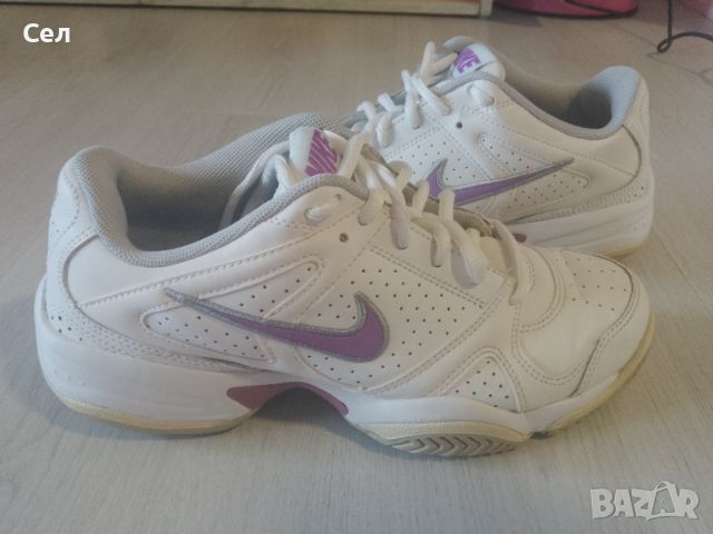 Оригинални маратонки за тенис Nike City Court 6 White Purple 38, снимка 1 - Маратонки - 46648911