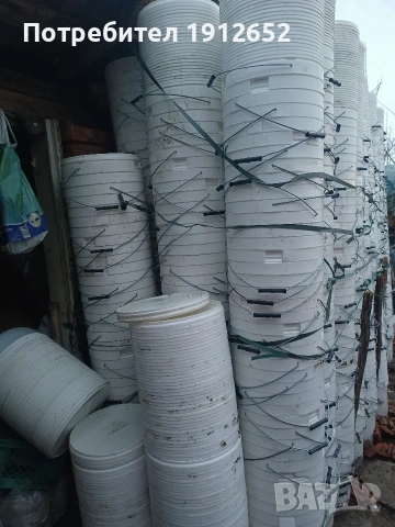 купува пластмасови кофи-18.0литра от хранителни стоки.