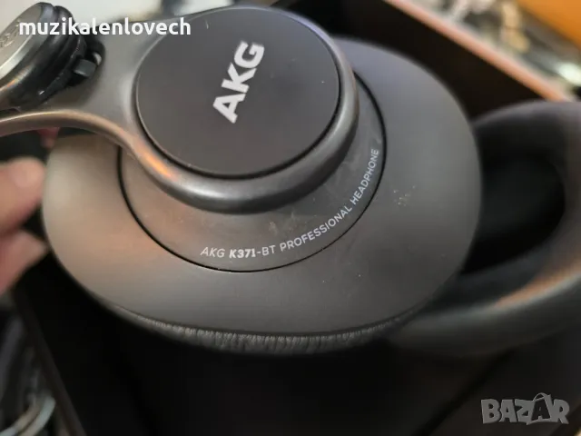 AKG K371-BT

Closed studio headphones with Bluetooth

професионални затворени слушалки, снимка 3 - Bluetooth слушалки - 48079728