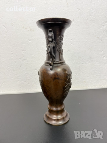 Китайска бронзова ваза с флорални мотиви от 19-ти или 20-ти век. №7790, снимка 4 - Антикварни и старинни предмети - 52927074