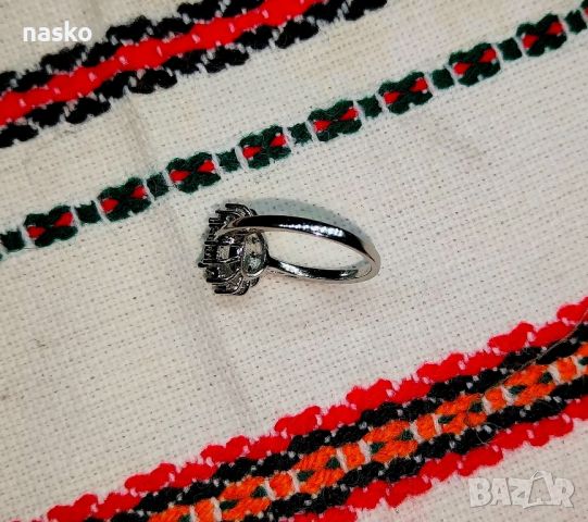 Дамски пръстен с циркони, снимка 4 - Антикварни и старинни предмети - 46436639
