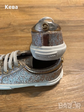 Спортни обувки, снимка 2 - Детски маратонки - 52736509