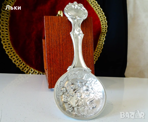 Калаена лъжица с картина Булка и шаферки,барок. , снимка 4 - Антикварни и старинни предмети - 53965807