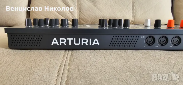 Arturia MiniFreak 37-Key 6-Voice Polyphonic Hybrid Synthesizer 2022, снимка 4 - Други - 47488513