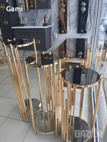 Тройни декорации поставки за цветя