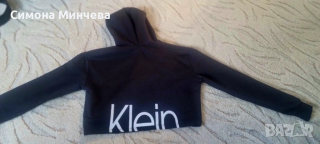 Късо худи  Calvin Klein 20 eur, снимка 2 - Суичъри - 54102607