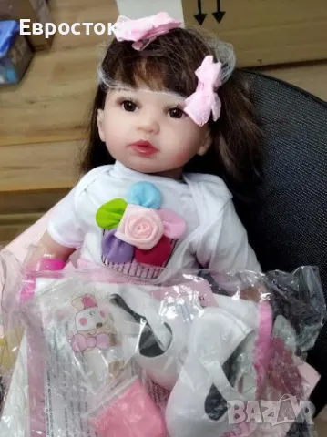 Реалистична кукла ZIYIUI Reborn Baby Doll с дрехи и аксесоари, дълга коса, около 60 см, снимка 6 - Кукли - 47486129