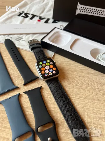 Apple Watch SE 44 mm Nike Edition, снимка 2 - Смарт часовници - 47325124