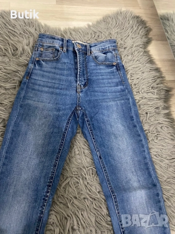 Дамски дънки  Stradivarius 32, снимка 2 - Дънки - 52577591