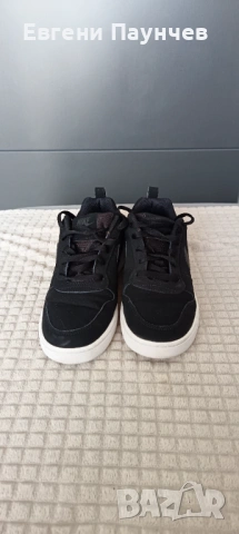 Черни велурени маратонки Nike размер 40.5 отлични , снимка 2 - Маратонки - 53478391