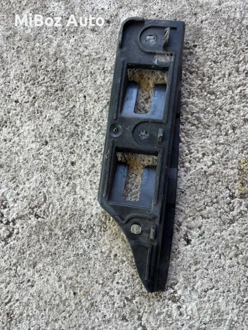 Държач предна броня Фолксваген Голф 5 VW Golf, снимка 2 - Части - 50363930