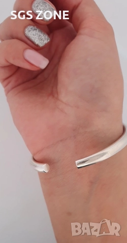 Класическа голяма твърда гривна, снимка 2 - Гривни - 52904489