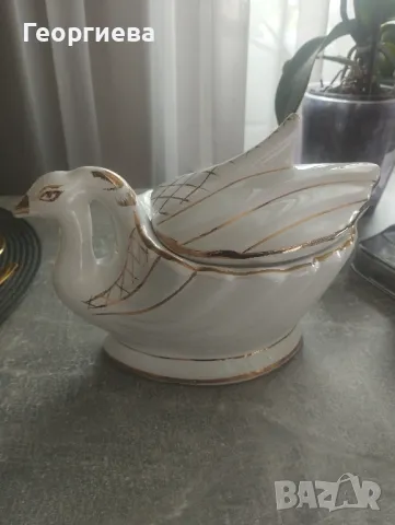 Продавам порцеланов лебед