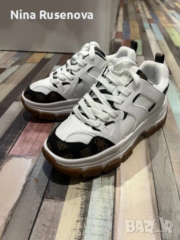 Сникърси Guess