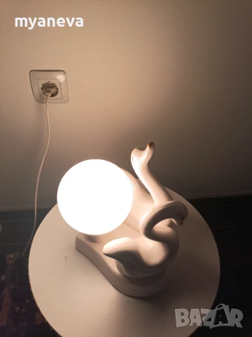 Порцеланова, стара настолна лампа с влюбени лебеди от СОЦА. , снимка 3 - Настолни лампи - 50674178