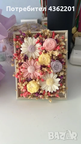 Рамка с цветя от соев восък