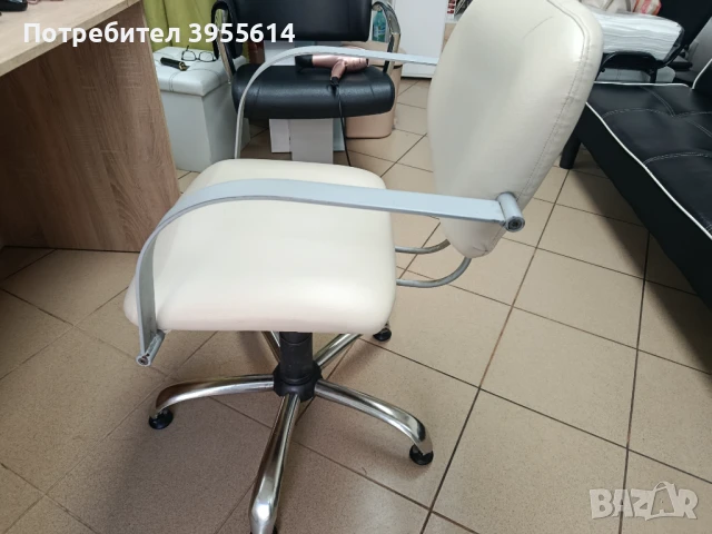 Продавам фризьорски работен стол , снимка 4 - Фризьорски столове - 50956790