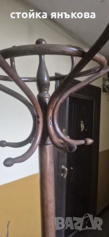 Продавам виенска  дървена закачалка 