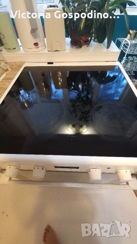 Свободностояща печка с керамични котлони electrolux, снимка 2 - Печки, фурни - 52851790