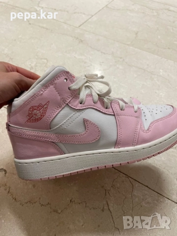 Маратонки JORDAN AIR JORDAN 1 MID (GS), номер 37,5, Промоция, снимка 2 - Маратонки - 51979859