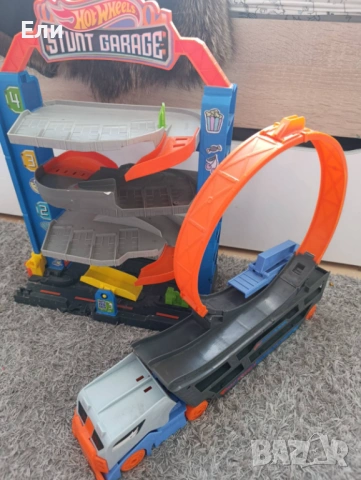 Детска писта Hot Wheels с аксесоари, снимка 4 - Коли, камиони, мотори, писти - 53520078
