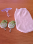 2 закачалки човечета, една вакумна закачалка и нова бебешка ръкавица за къпане. Обща цена 3лв