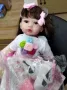 Реалистична кукла ZIYIUI Reborn Baby Doll с дрехи и аксесоари, дълга коса, около 60 см, снимка 6