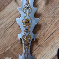 Декоративен меч за стена на дървена поставка, снимка 4 - Антикварни и старинни предмети - 45537415