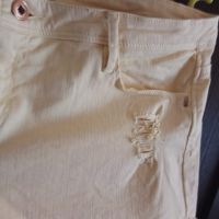 бледо жълти дънкови панталонки с накъсан ефект , снимка 4 - Къси панталони и бермуди - 45253642
