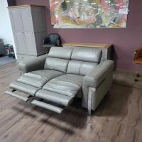 Сив кожен диван двойка Moreno с електрически релаксиращ механизъм, снимка 7 - Дивани и мека мебел - 45687352