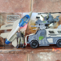 Детски комплект - военен камион,самолет и войници - Милитари 2, снимка 2 - Коли, камиони, мотори, писти - 44525882