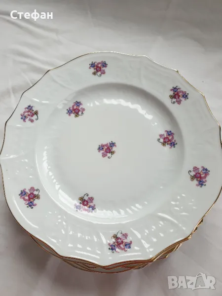 Комплект порцеланови чинии, снимка 1