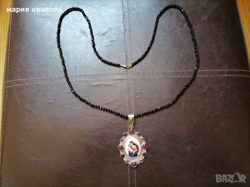 Уникална сребърна висулка с порцеланов медальон с дева мария  и с камъни цаворит рубин сапфир смара, снимка 1