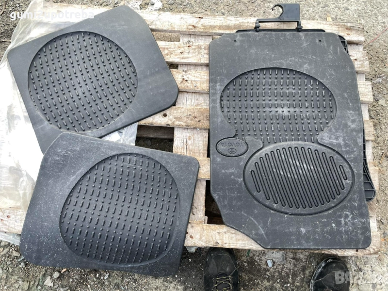 Гумени Стелки Toyota Corolla pz414-e0352-rj Оригинал, снимка 1