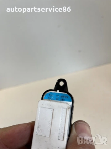 Бутон за заден ляв прозорец за врата 2.3t за Mazda CX-7 (2011) EH1466380, снимка 2 - Части - 53624780