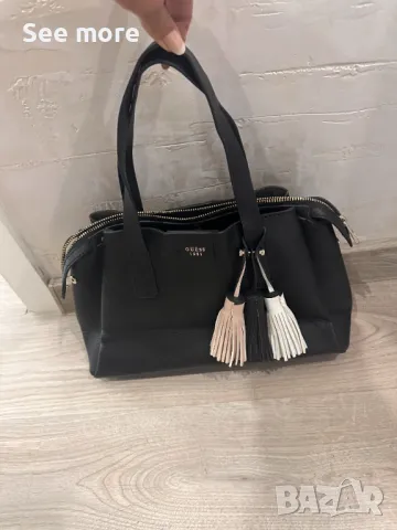 GUESS дамска чанта в черно, снимка 13 - Чанти - 50329160