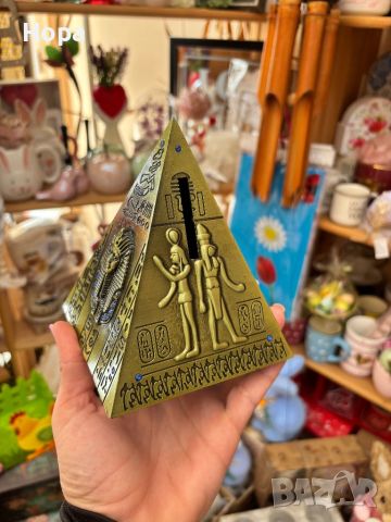Метална касичка Пирамида