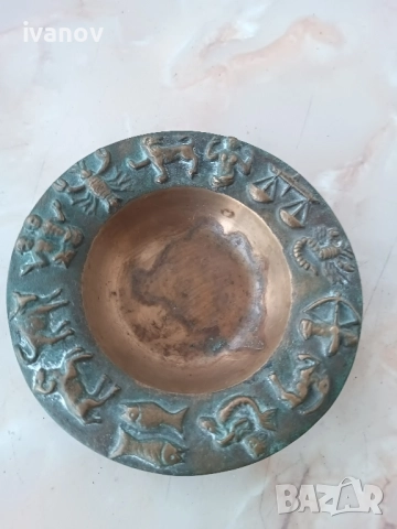 Масивен бронзов пепелник със зодии, снимка 8 - Антикварни и старинни предмети - 51724607